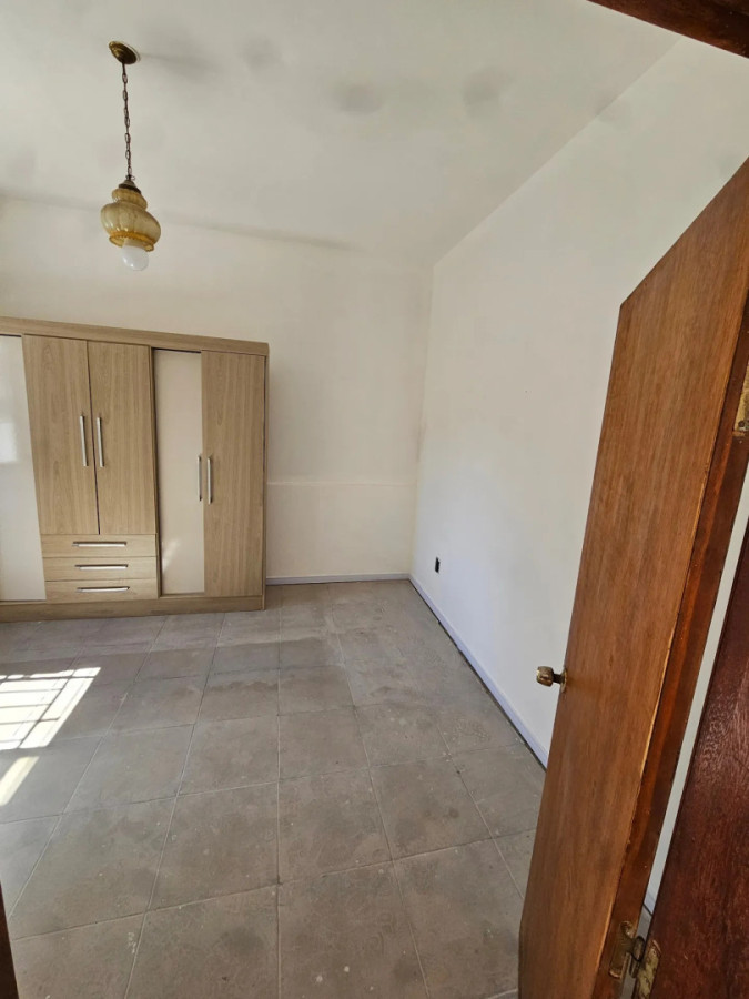 Casa ID.5631 - Alquiler Casa 2 Dormitorios Buceo con patio y cochera