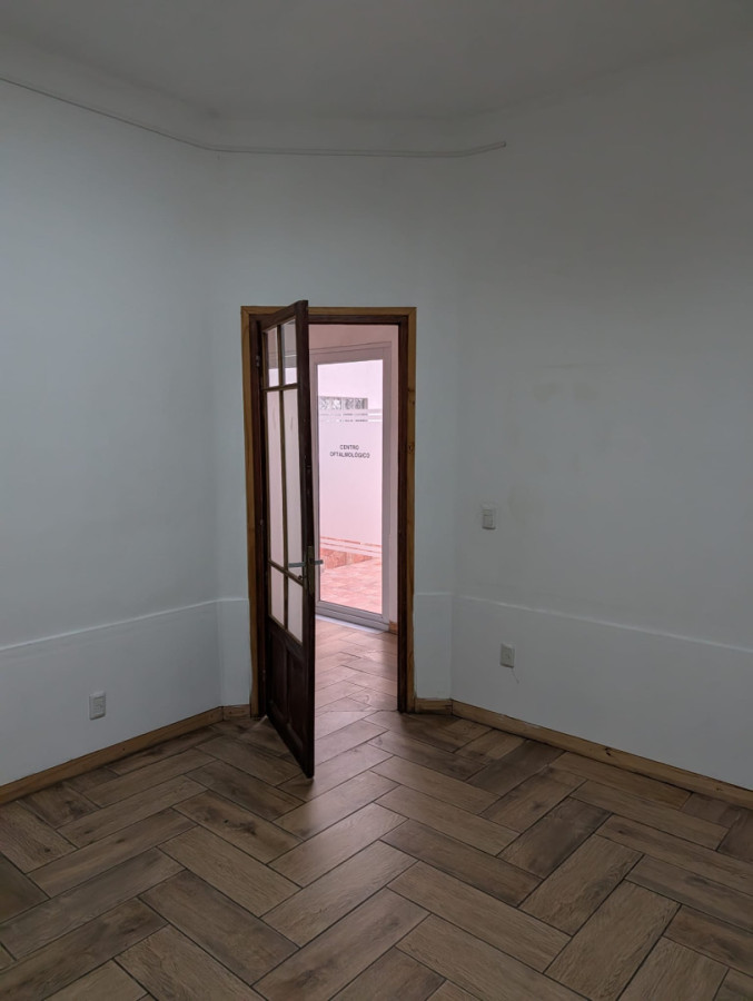 Casa ID.5946 - Alquiler o Venta Casa ideal Empresa La Blanqueada 160m2