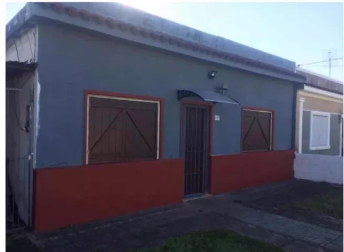 Casa ID.4560 - Venta Casa 2 Dormitorios Colón con patio con parrillero