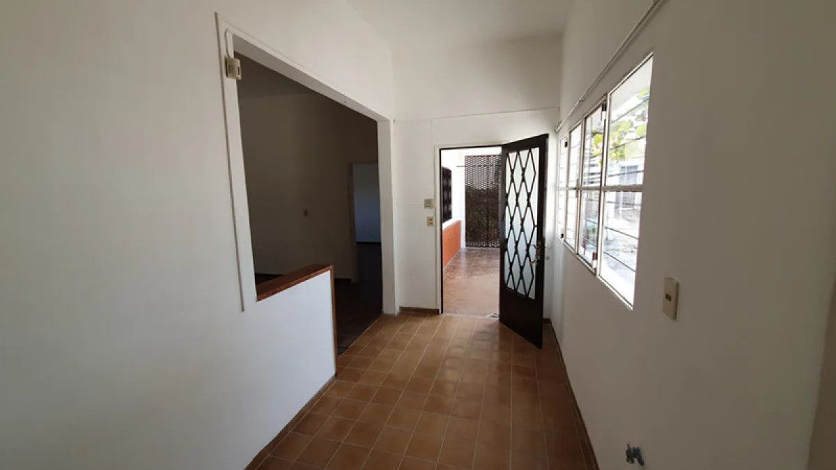 Casa ID.5401 - Alquiler Casa en PH 2 Dormitorios Sayago con Cochera
