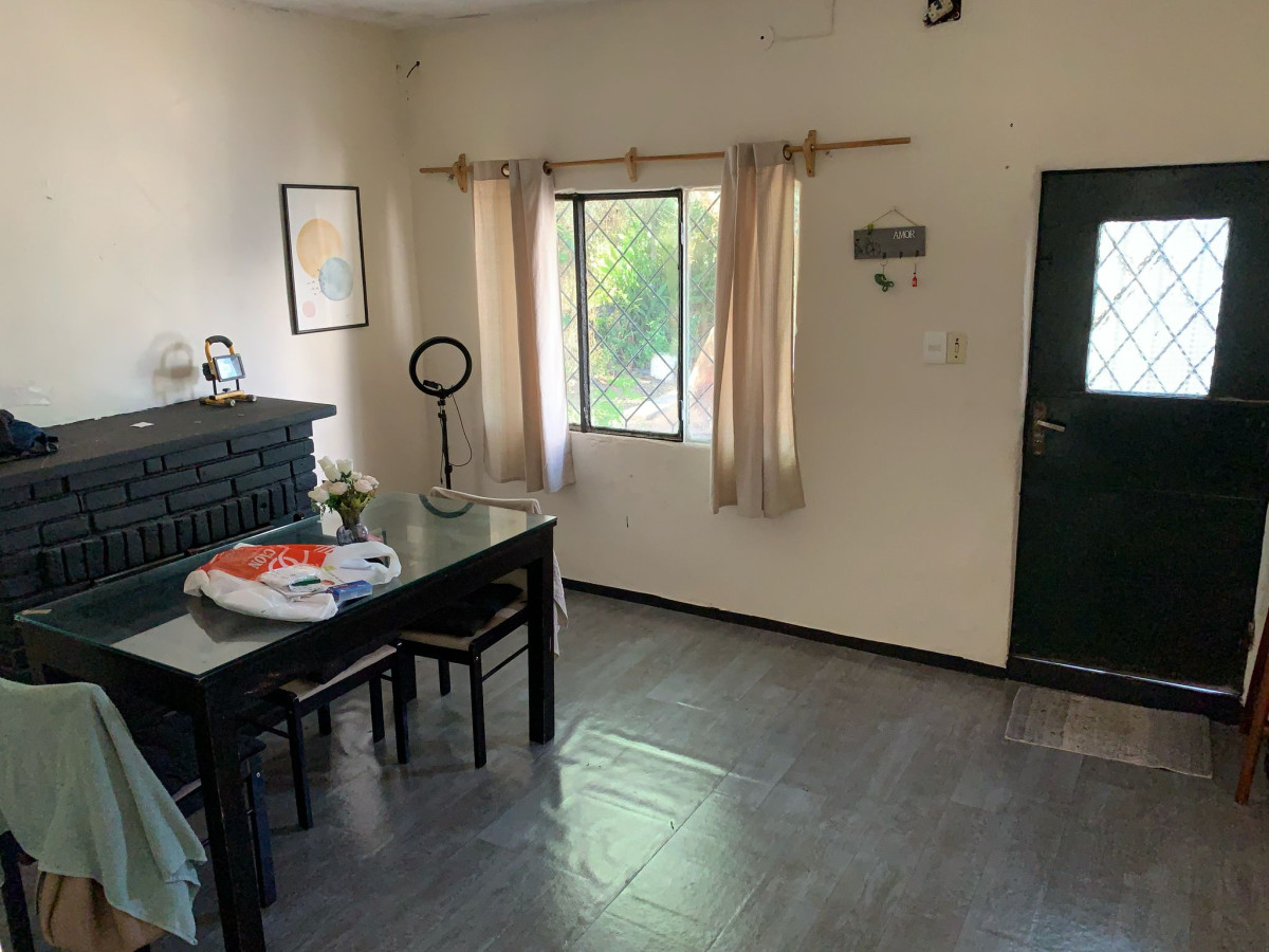 Casa ID.4809 - Venta Casa 2 Dormitorios Villa García con jardin y cochera