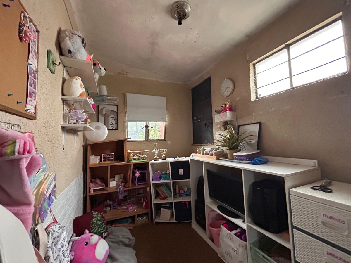 Casa ID.5004 - Venta Casa 5 Dormitorios La Blanqueada con Garaje y Patio
