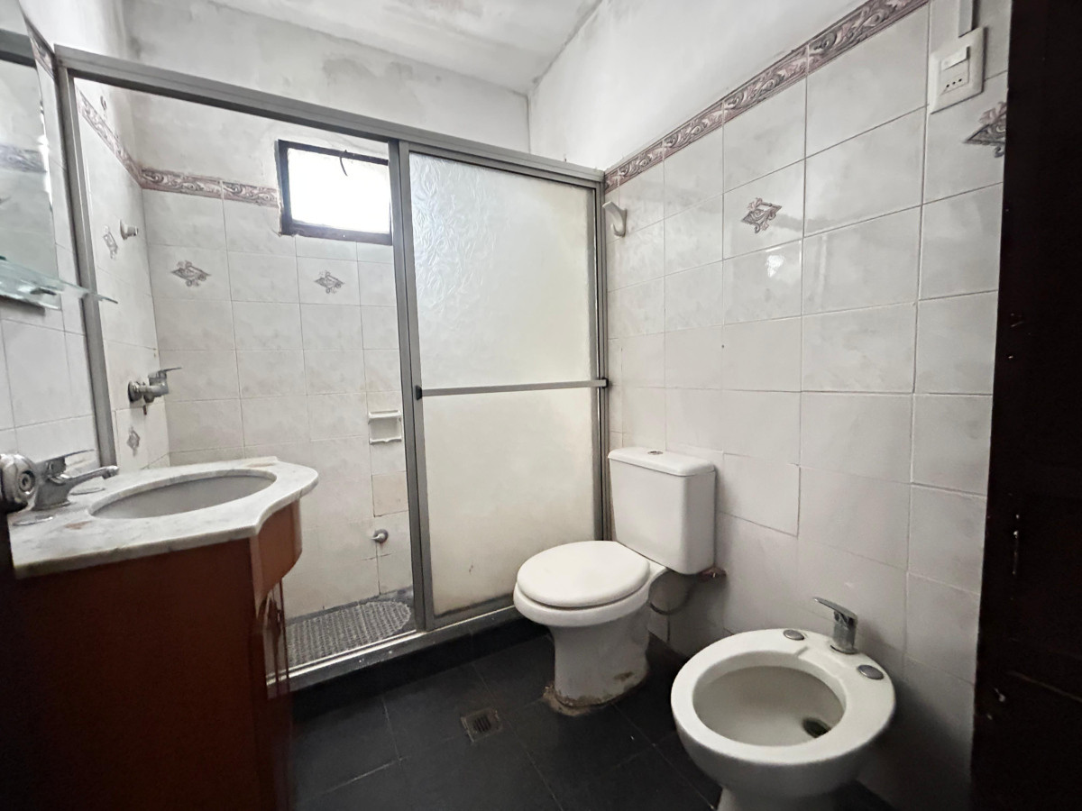 Casa ID.5254 - Venta Casa a Reciclar 3 Dormitorios Pocitos con Cochera