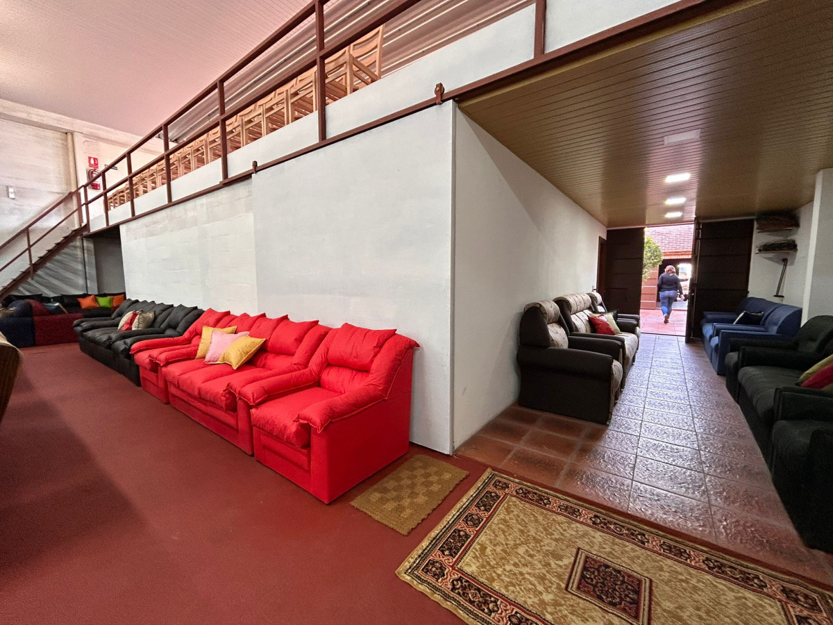 Casa ID.4896 - Venta Gran Casa 4 Dormitorios con Galpón y Piscina Colón