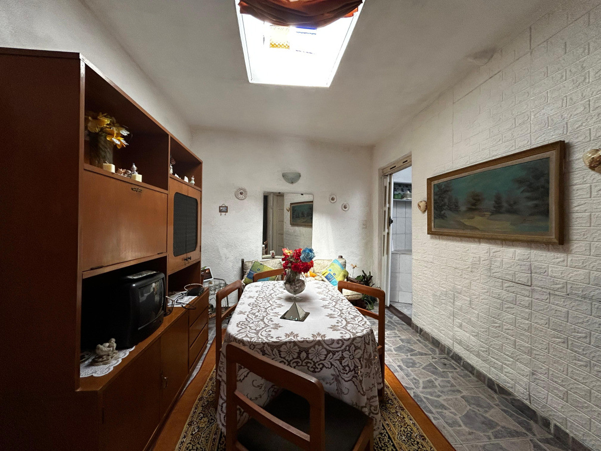 Casa ID.2740 - Venta Casa en ph 2 Dormitorios Buceo con Barbacoa y Garaje