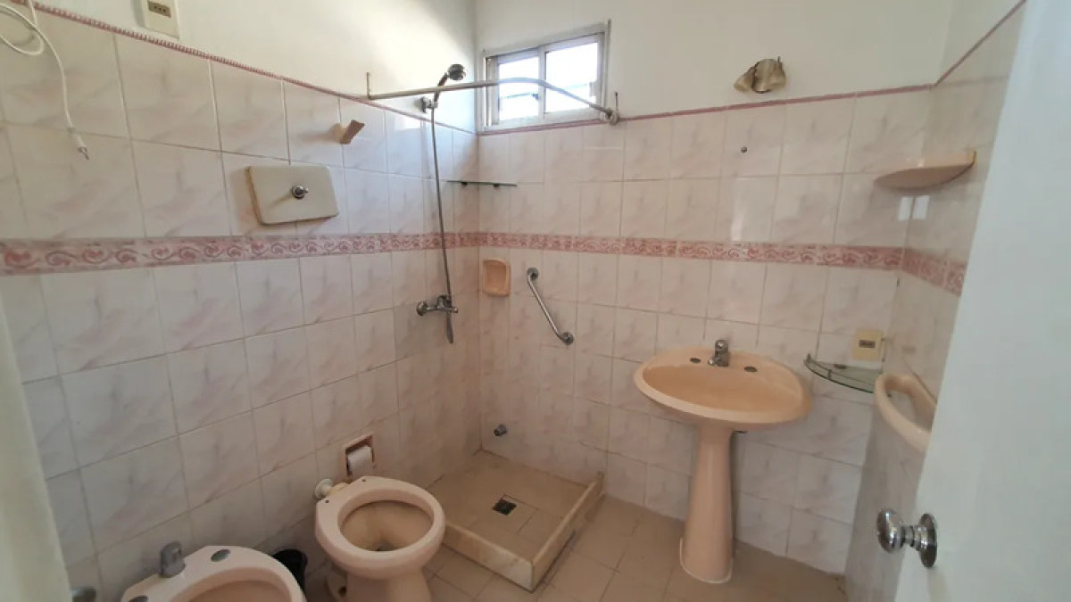 Casa ID.5401 - Alquiler Casa en PH 2 Dormitorios Sayago con Cochera