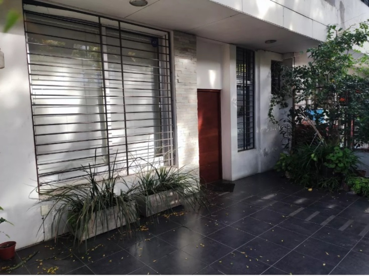 Casa ID.1775 - Gran Casa u Oficinas. Venta. 3 Habitaciones. Pocitos. Cochera. Patio. Azotea