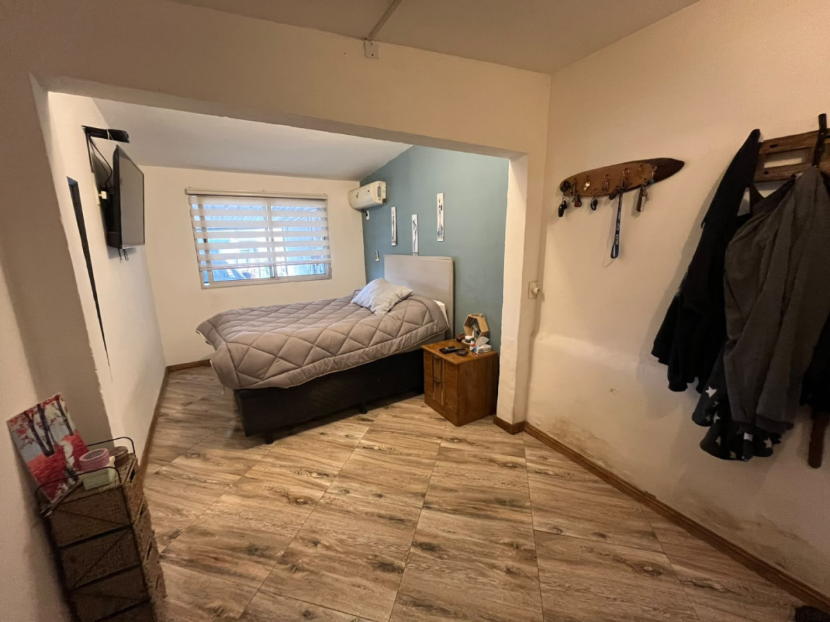 Casa ID.6657 - Venta Casa 4 Dormitorios La Blanqueada con patio y cochera