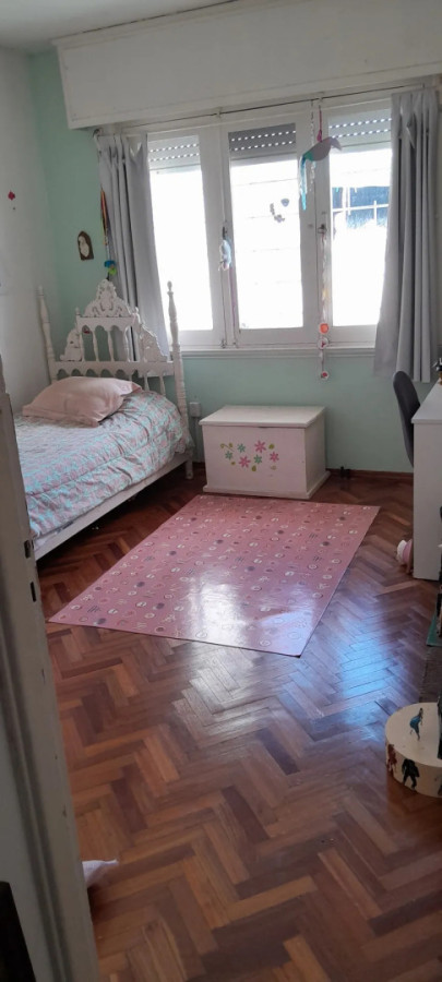 Casa ID.5639 - Venta Casa 2 Dormitorios La Comercial con terraza y garaje