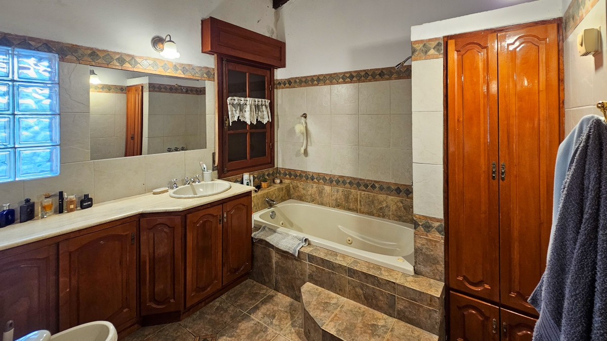 Casa ID.2599 - Venta Casa 4 Dormitorios Patio y Piscina Parque Batlle