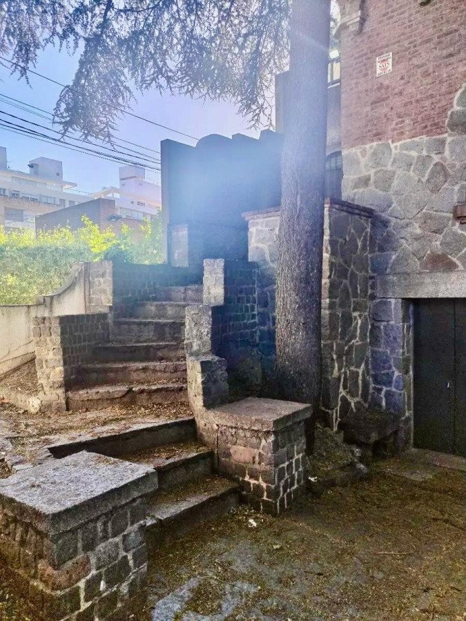 Casa ID.4502 - Venta Gran Casa 14 Dormitorios y Terreno Malvin Inversión 