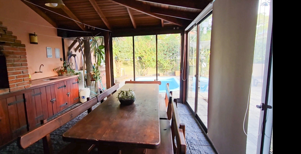 Casa ID.2599 - Venta Casa 4 Dormitorios Patio y Piscina Parque Batlle