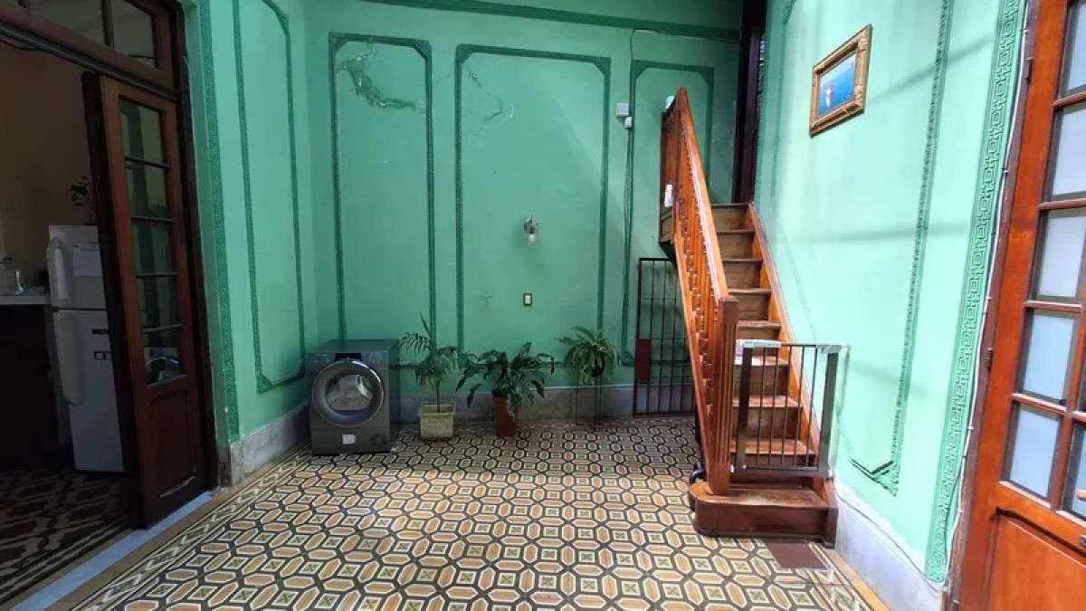 Casa ID.5676 - Venta Casa 3 Dormitorios La Comercial con patio y cochera