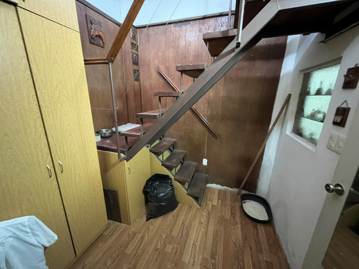 Casa ID.6657 - Venta Casa 4 Dormitorios La Blanqueada con patio y cochera