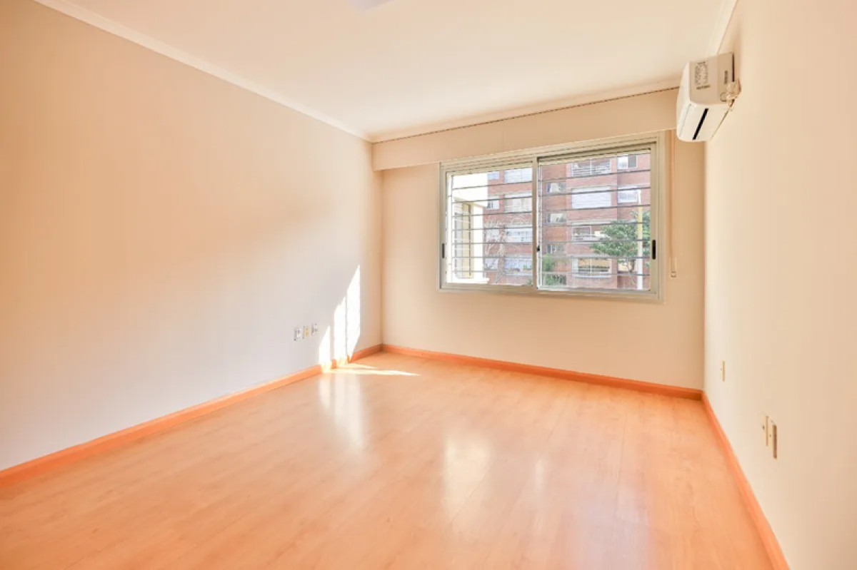 Casa ID.4673 - Venta Excelente Casa 4 Dormitorios Pocitos Garaje y Jardin