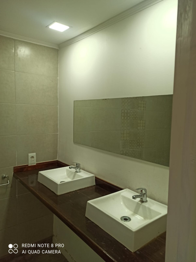 Casa ID.4235 - Venta con Renta Casa 5 Dormitorios La Comercial Inversion