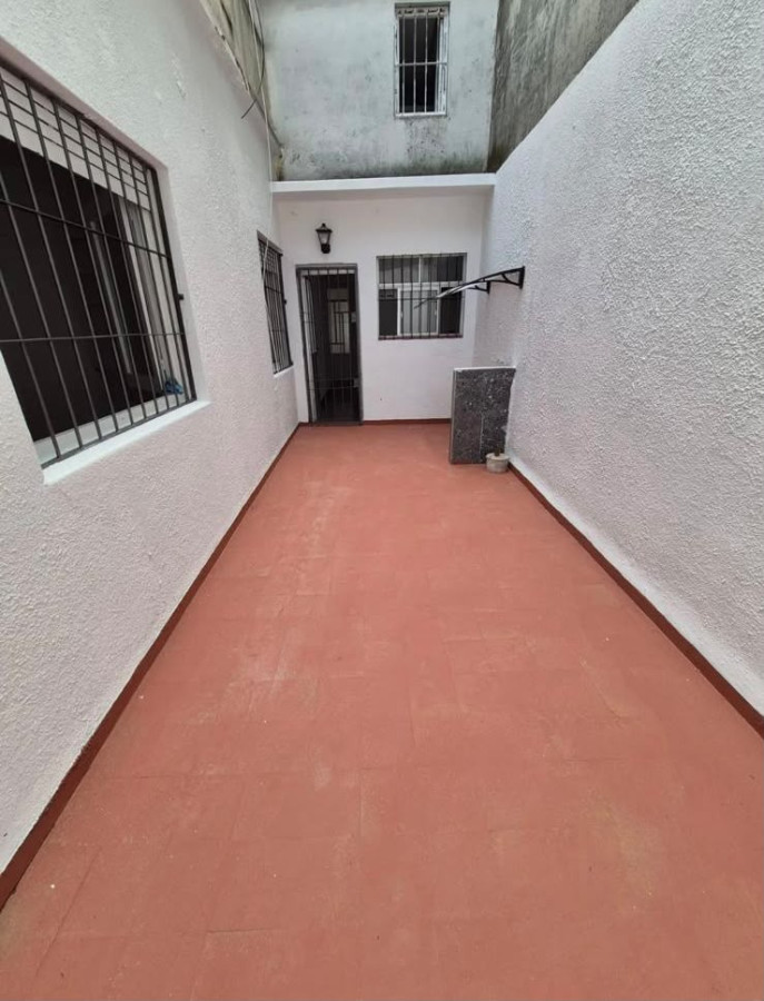 Casa ID.6662 - Alquiler Casa Ph 2 Dormitorio Malvin con patio y cochera