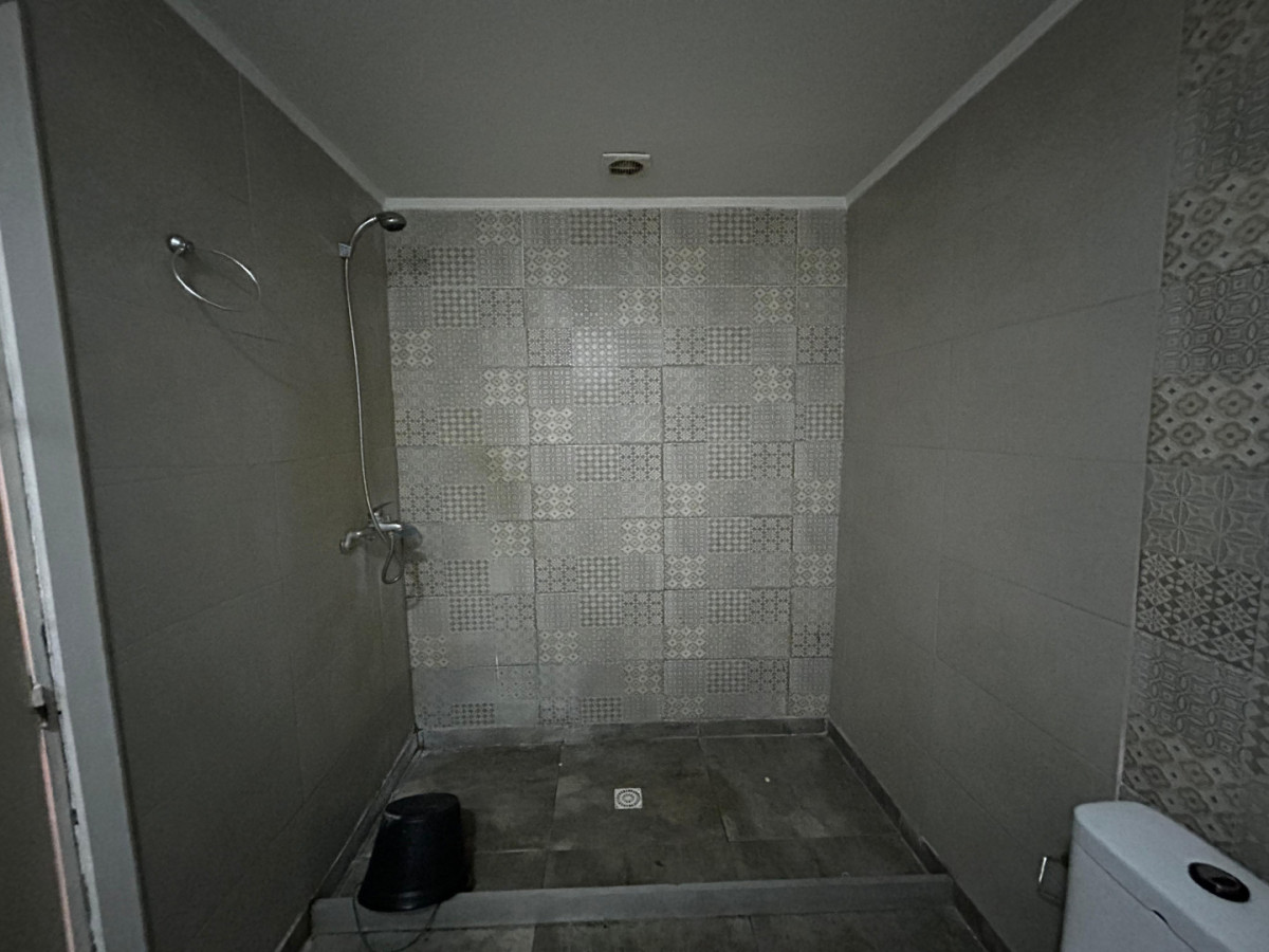 Casa ID.4235 - Venta Casa 5 Dormitorios La Comercial Inversion