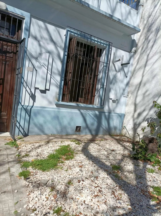 Casa ID.5232 - Venta con renta Casa 4 Dormitorios Cordon con patio y garaje