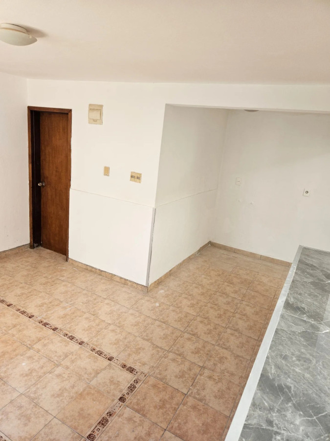 Casa ID.5631 - Alquiler Casa 2 Dormitorios Buceo con patio y cochera