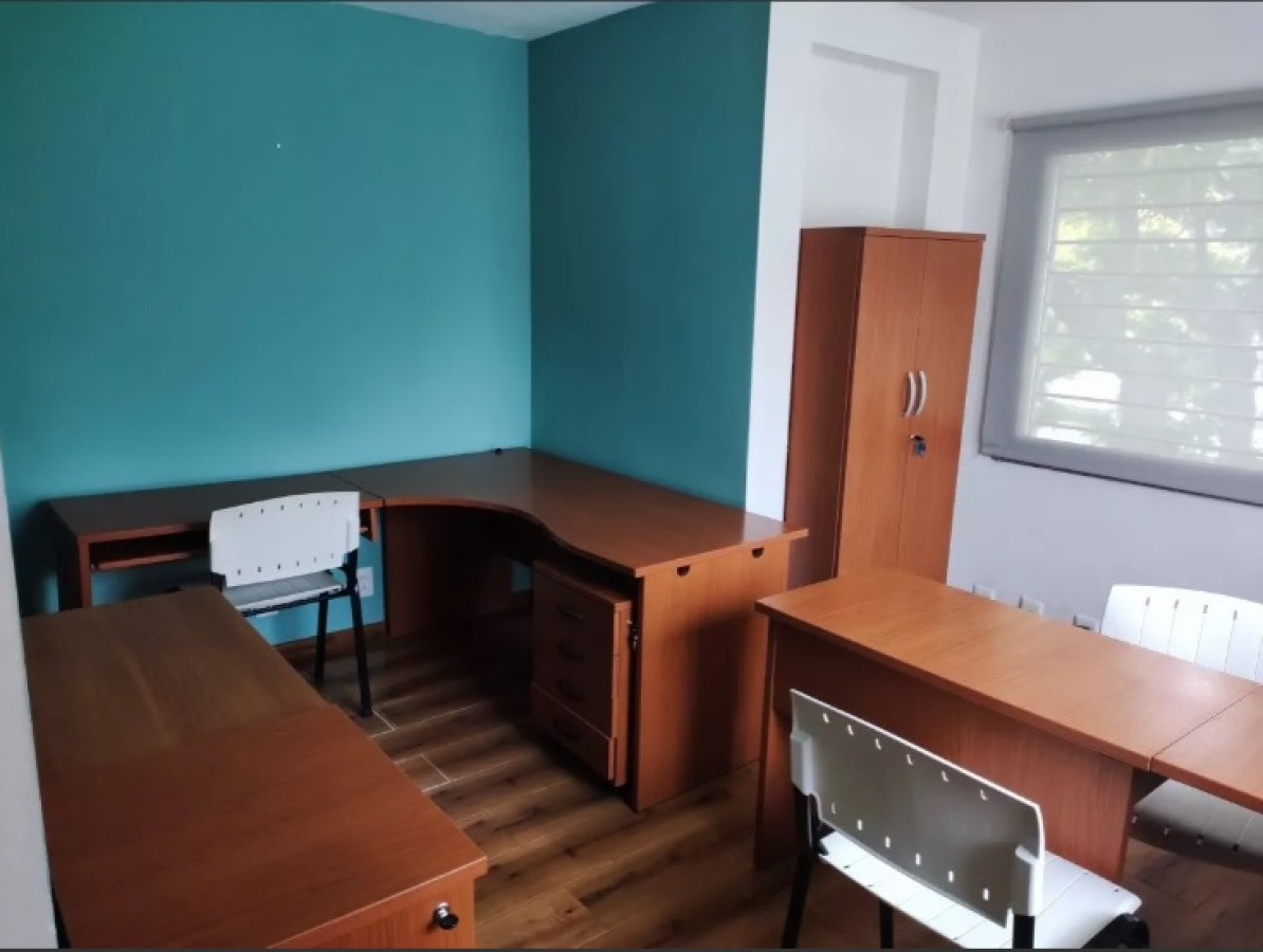 Casa ID.1775 - Gran Casa u Oficinas. Venta. 3 Habitaciones. Pocitos. Cochera. Patio. Azotea