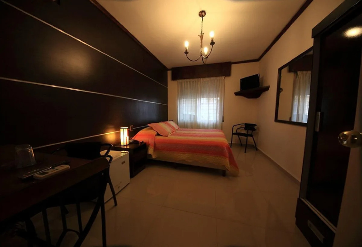 Casa ID.4852 - Venta Hotel Iberia Centro Montevideo Inversión