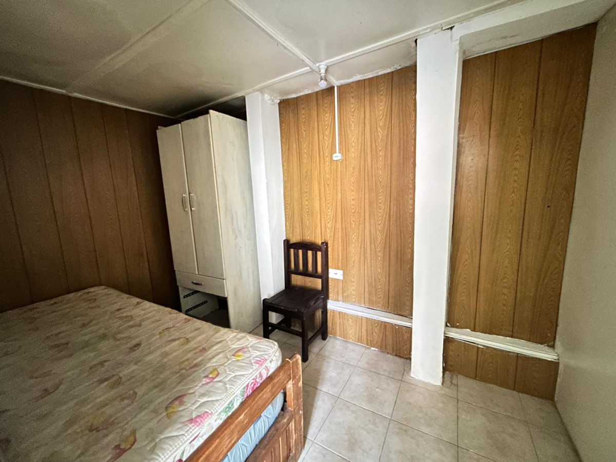 Casa ID.3528 - Venta Casa con Renta Inversión 6 Dormitorios Goes con Patio