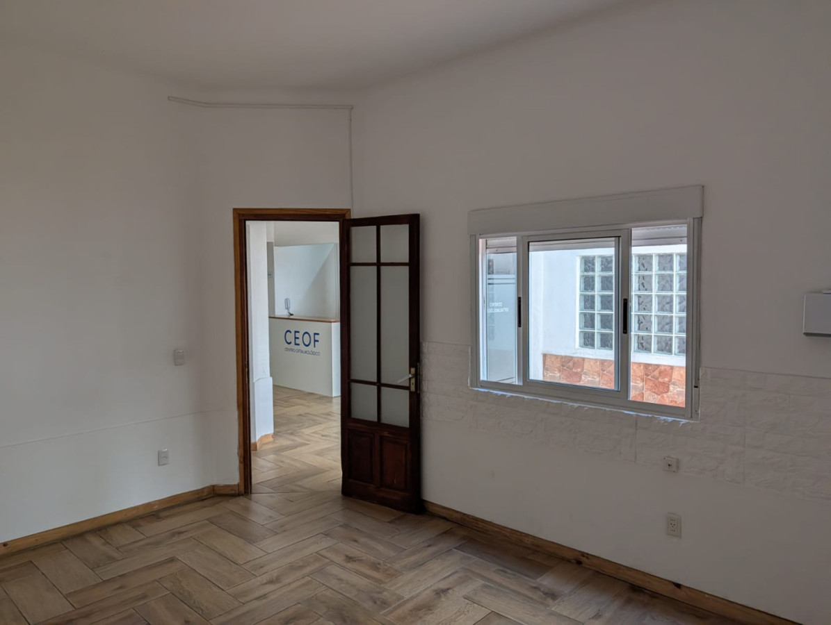 Casa ID.5946 - Alquiler o Venta Casa ideal Empresa La Blanqueada 160m2