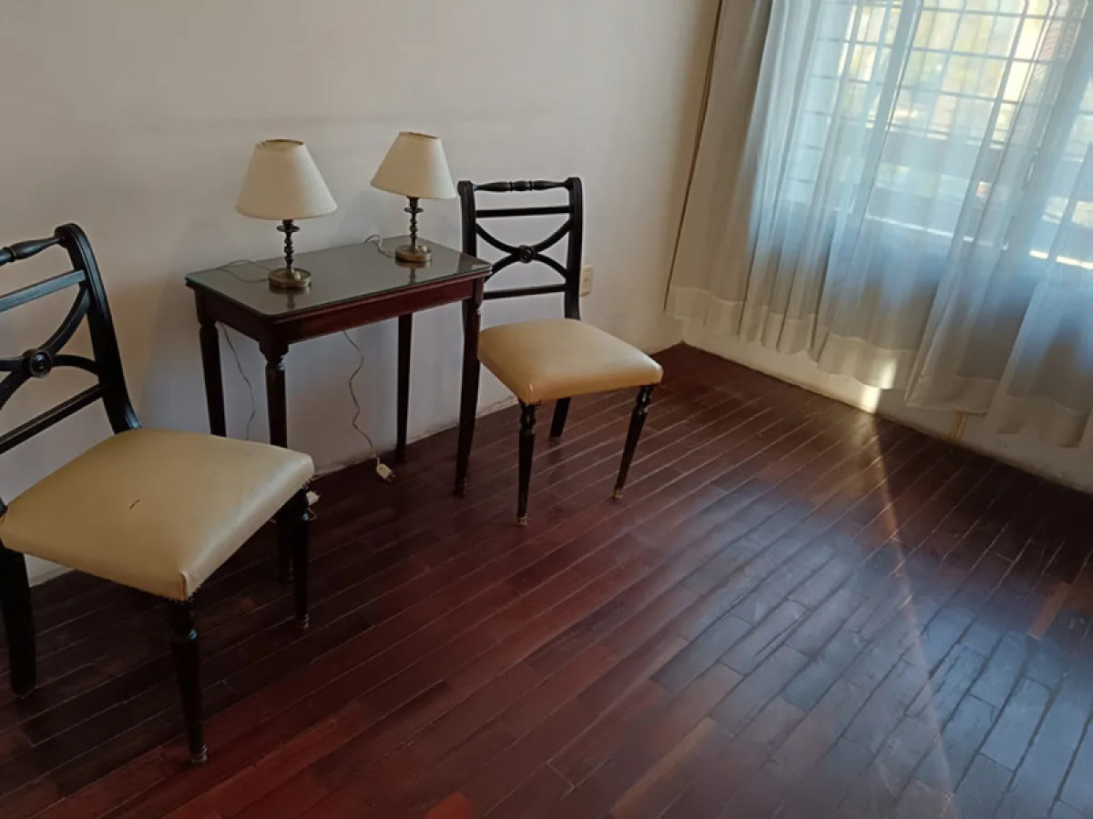 Casa ID.5763 - Venta Gran Casa Padron Unico 5 Dormitorios Cochera y Terraza