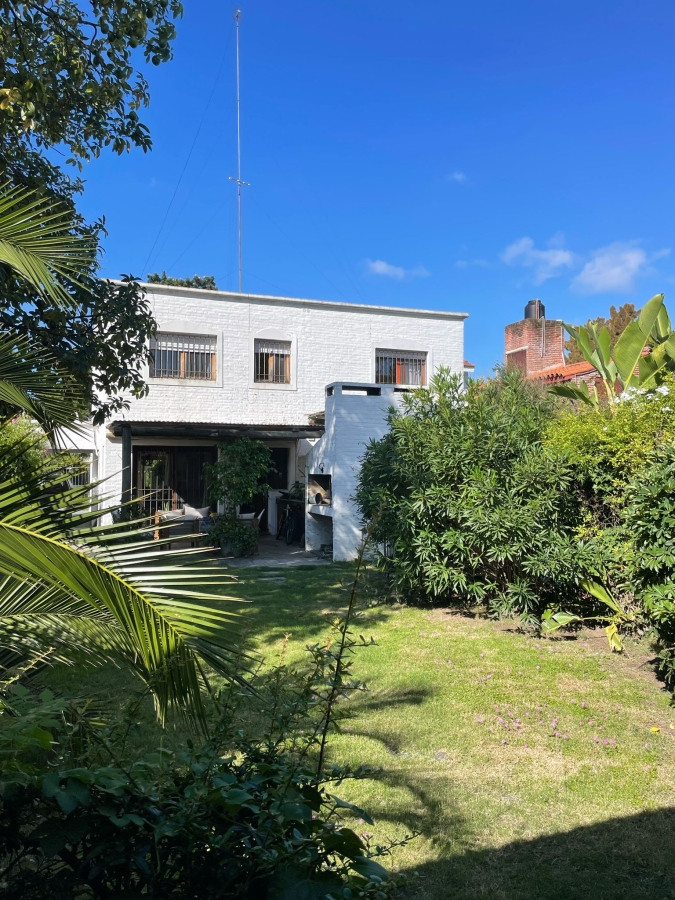 Casa ID.3180 - Venta Casa 3 Dormitorios Carrasco Norte Jardín Cochera 