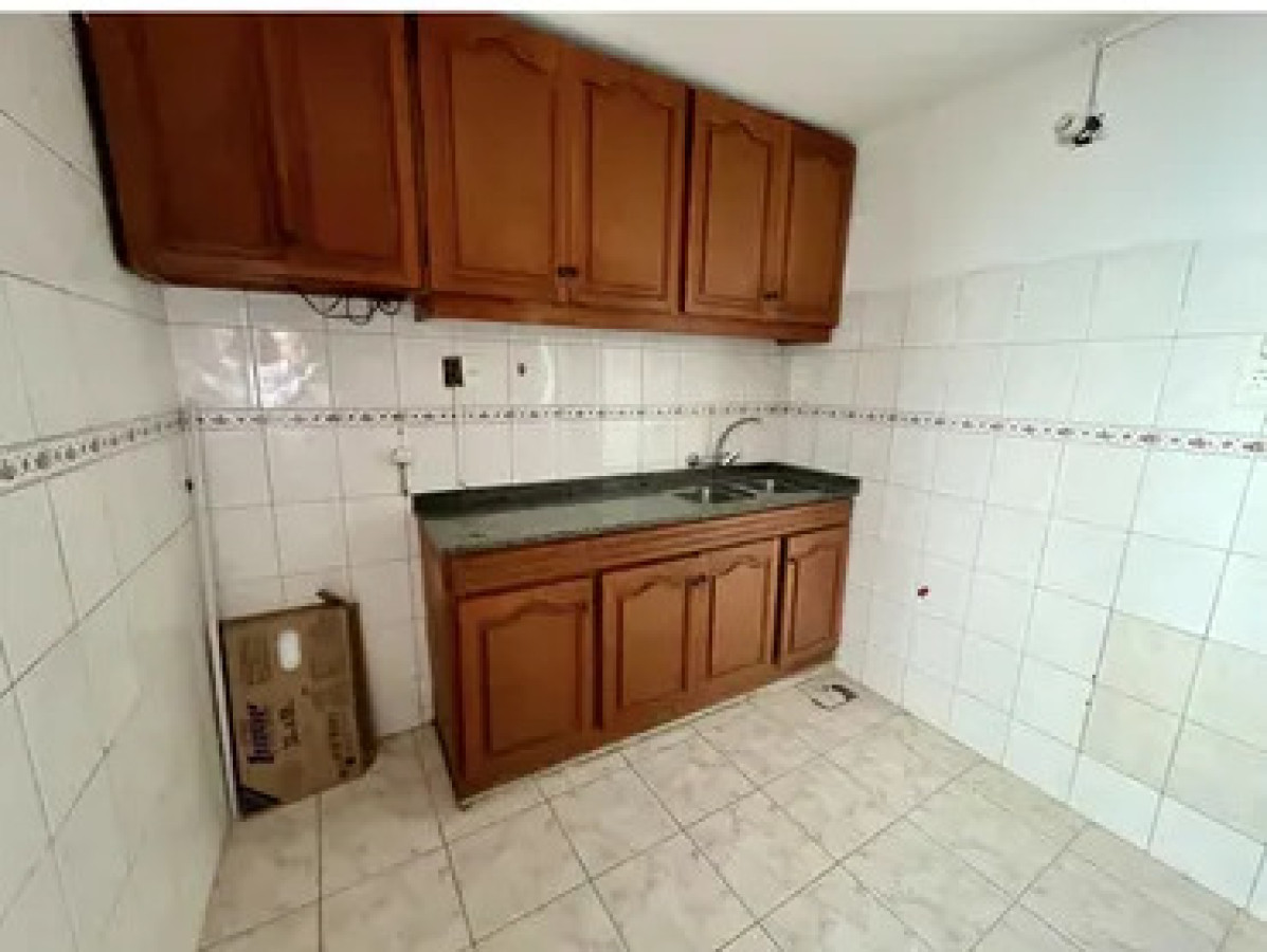 Casa ID.5899 - Alquiler Casa 2 Dormitorios La Comercial con patio y azotea