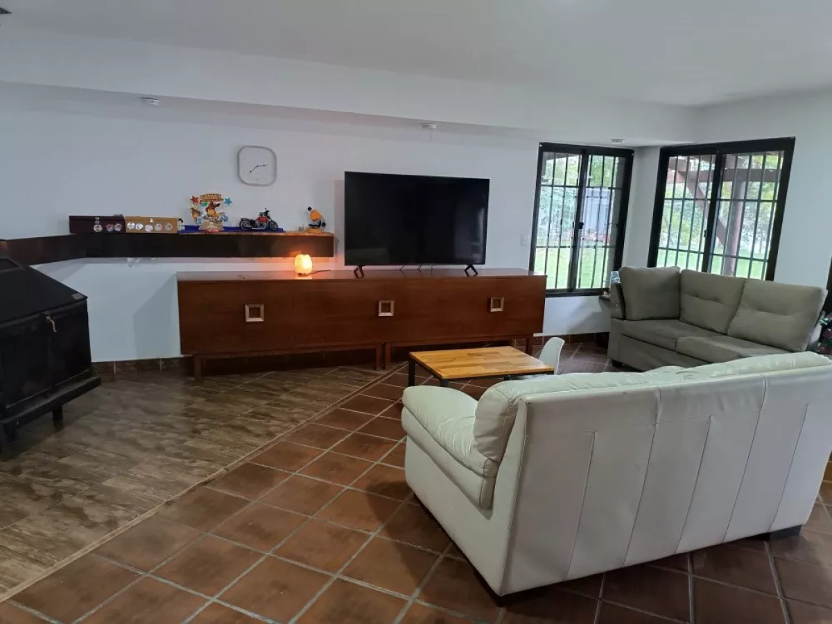 Casa ID.4470 - Venta Casa 3 Dormitorios Neptunia con Garaje y Acceso al Lago