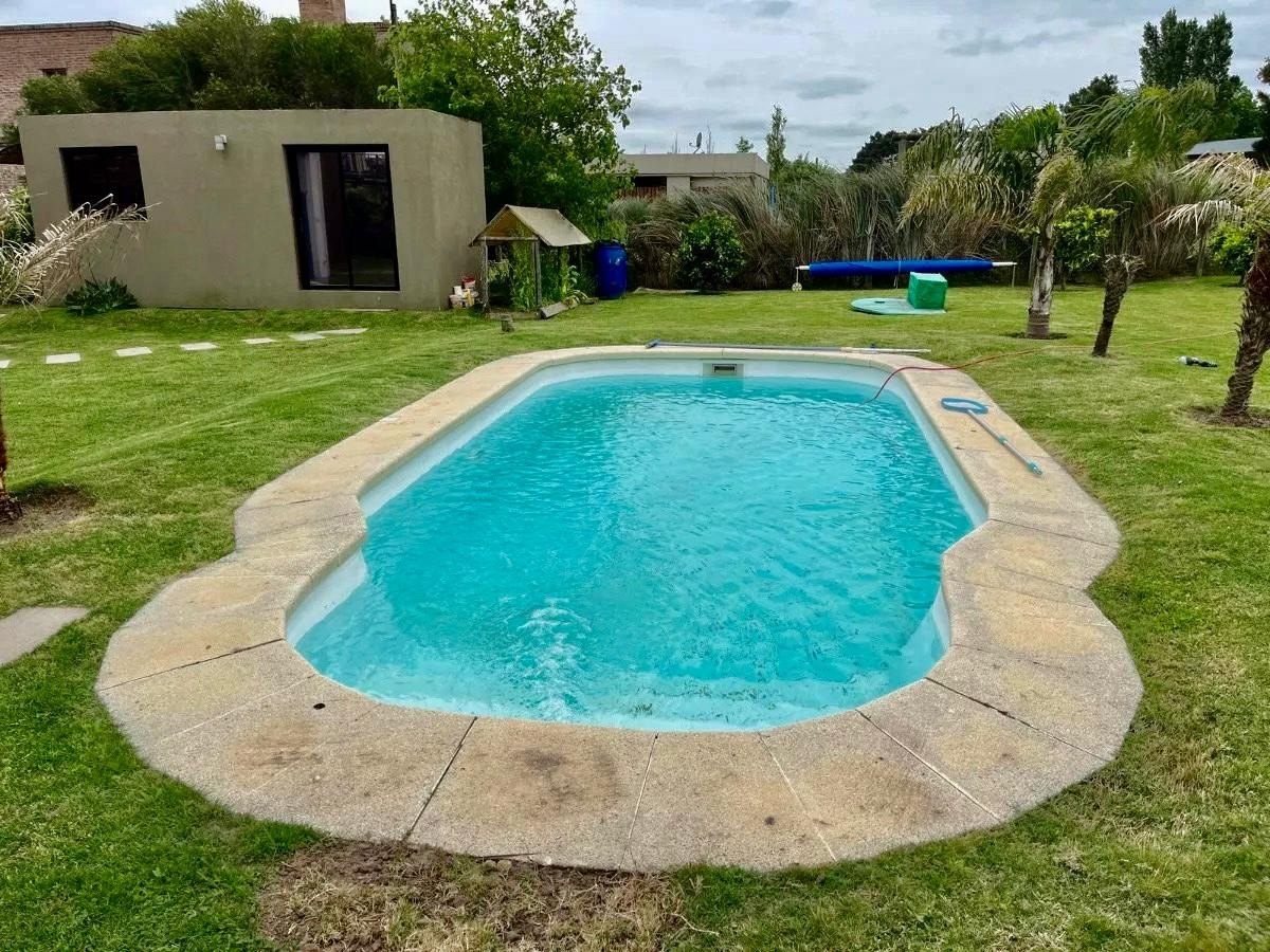 Casa ID.3972 - Venta Casa 4 Dormitorios Barrio Privado La Tahona con Piscina