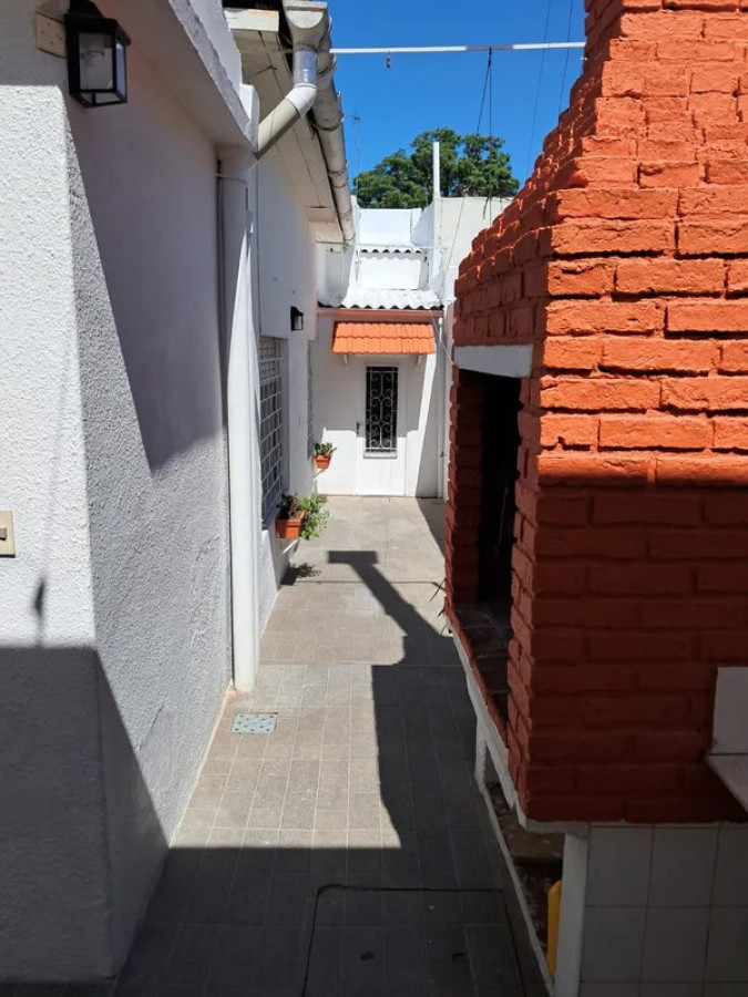 Casa ID.5857 - Alquiler Casa 2 Dormitorios Goes con patio y cochera