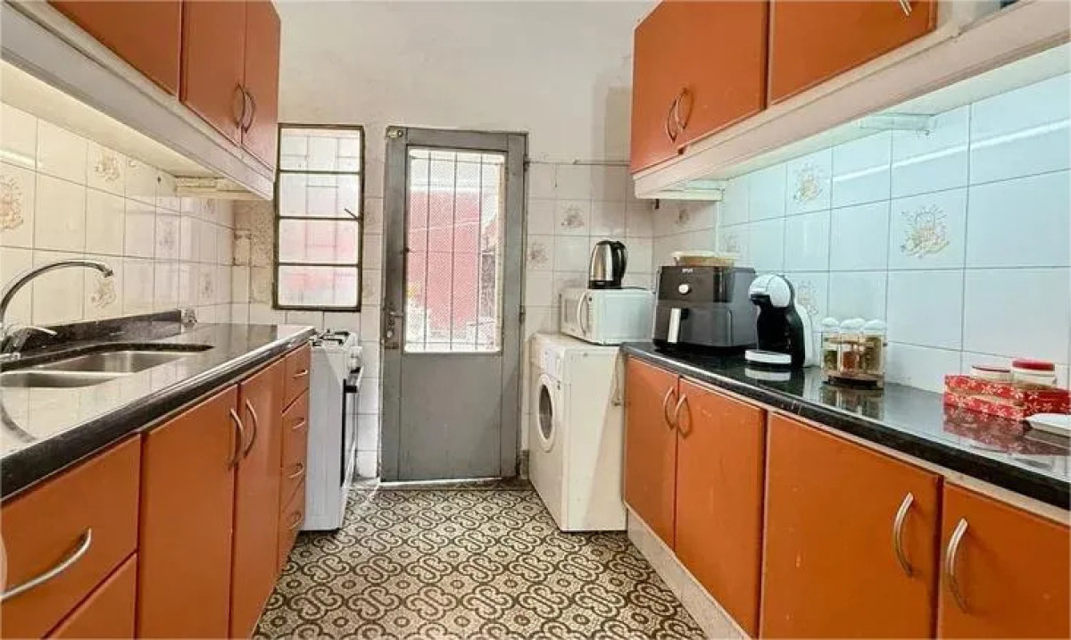 Casa ID.5891 - Venta Casa 3 Dormitorios La Blanqueada con patio y cochera 