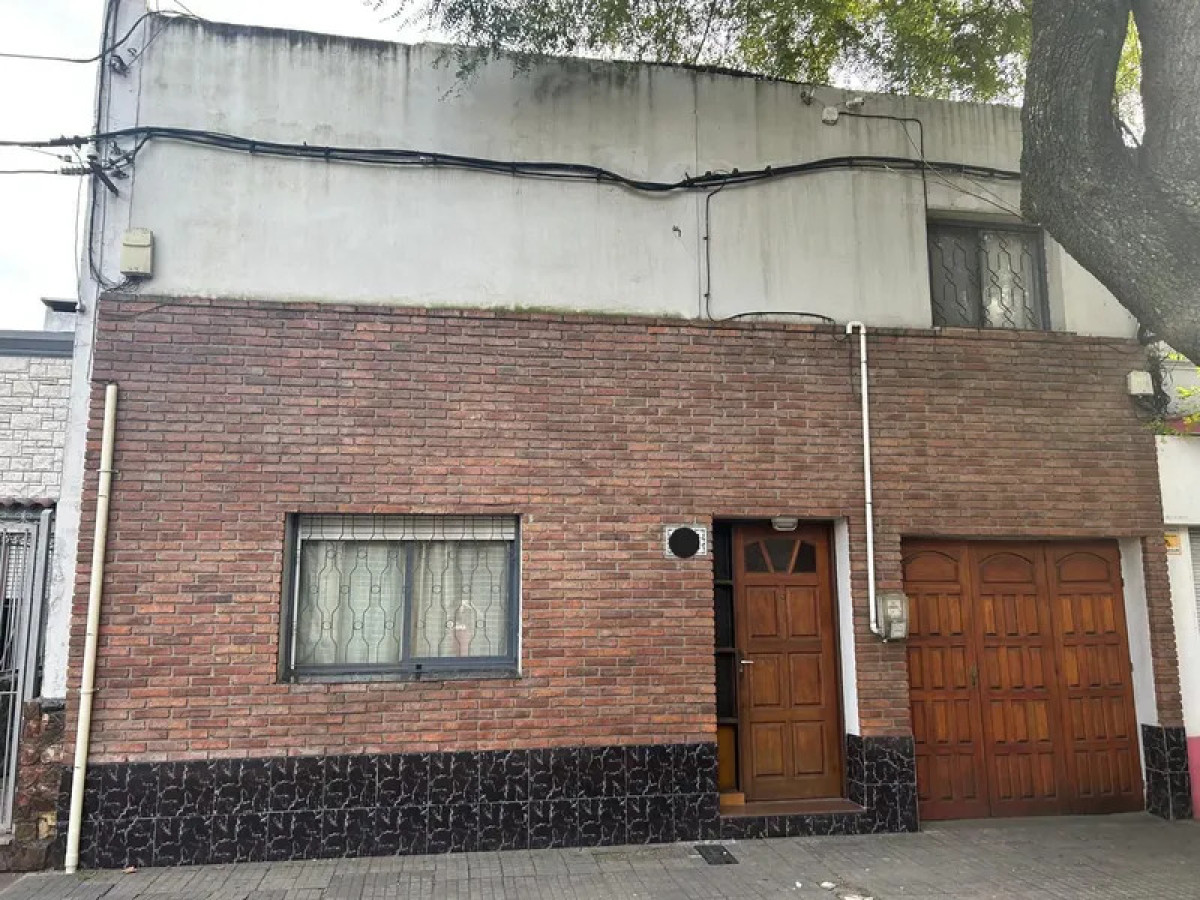 Casa ID.6268 - Venta Casa 3 Dormitorios Brazo Oriental con patio y cochera