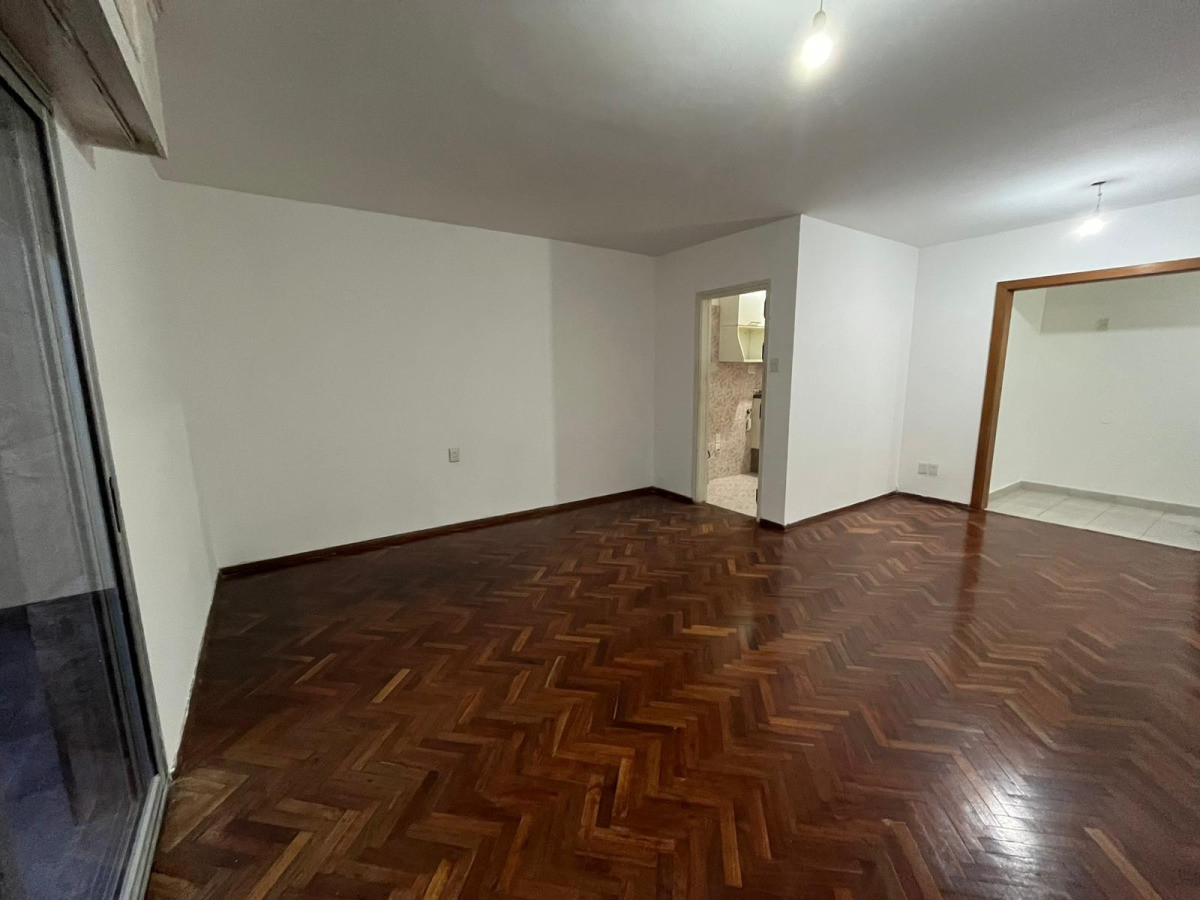 Casa ID.5345 - Venta Casa de Altos 2 Dormitorios Buceo con Balcon y Azotea