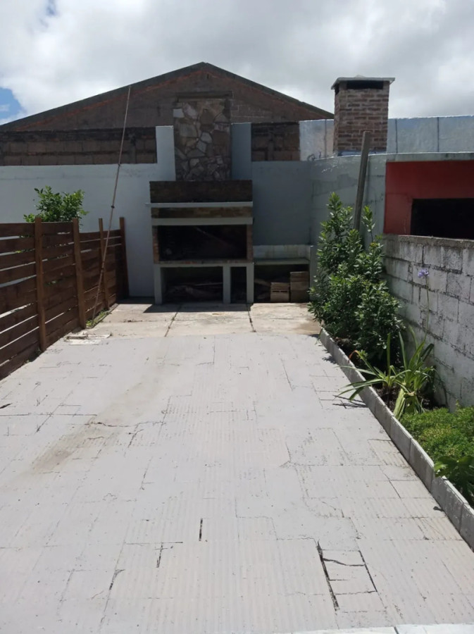 Casa ID.6738 - Alquiler Casa 2 Dormitorios Paso Molino Patio y Parrillero