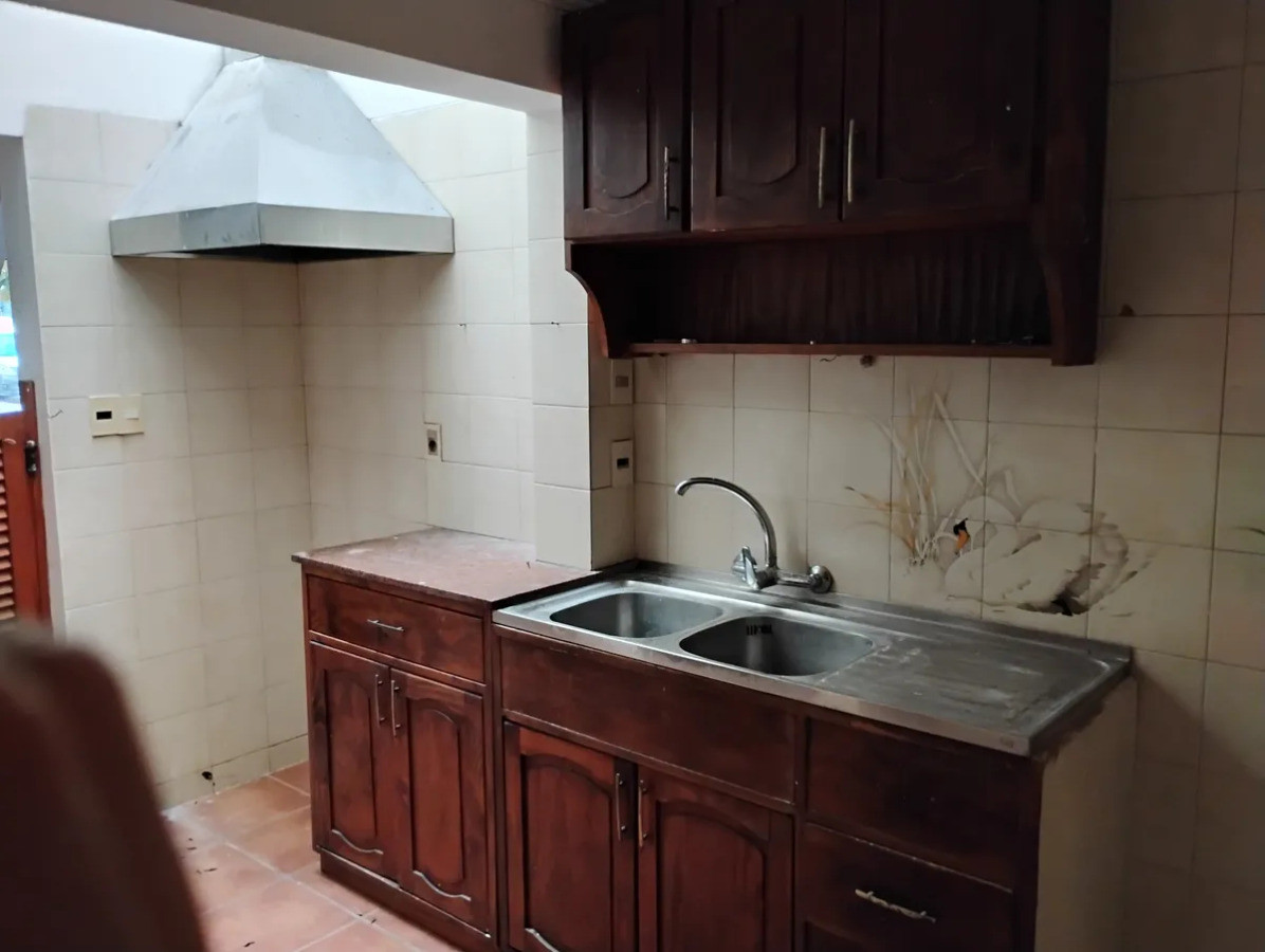 Casa ID.5342 - Alquiler Casa 3 Dormitorios Reducto con azotea y garaje