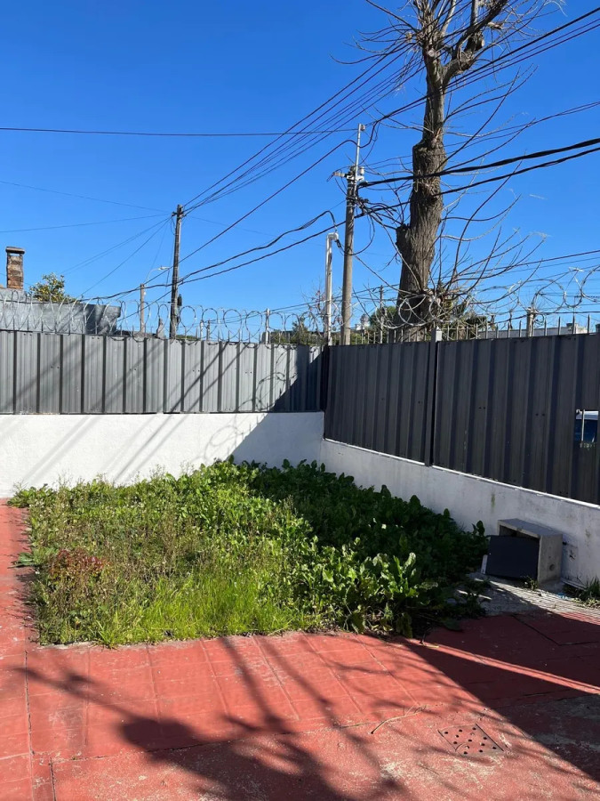 Casa ID.5018 - Venta Casa 2 Dormitorios Villa Española con jardin y cochera