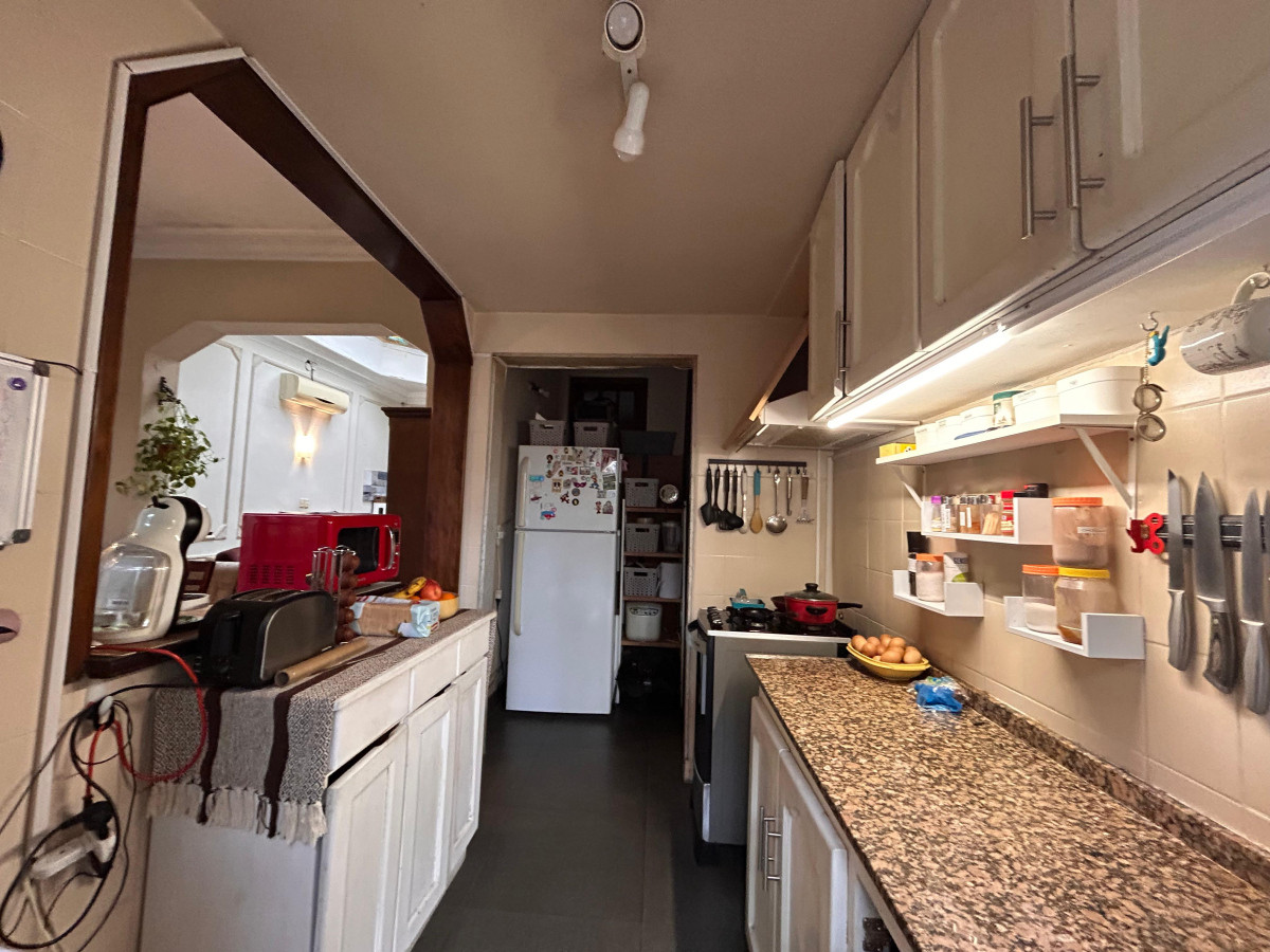 Casa ID.5004 - Venta Casa 5 Dormitorios La Blanqueada con Garaje y Patio
