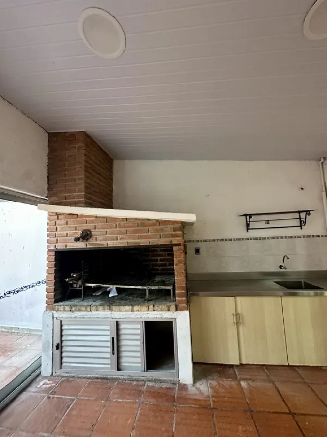 Casa ID.6653 - Alquiler Casa 2 Dormitorios Cerro con patio y cochera 