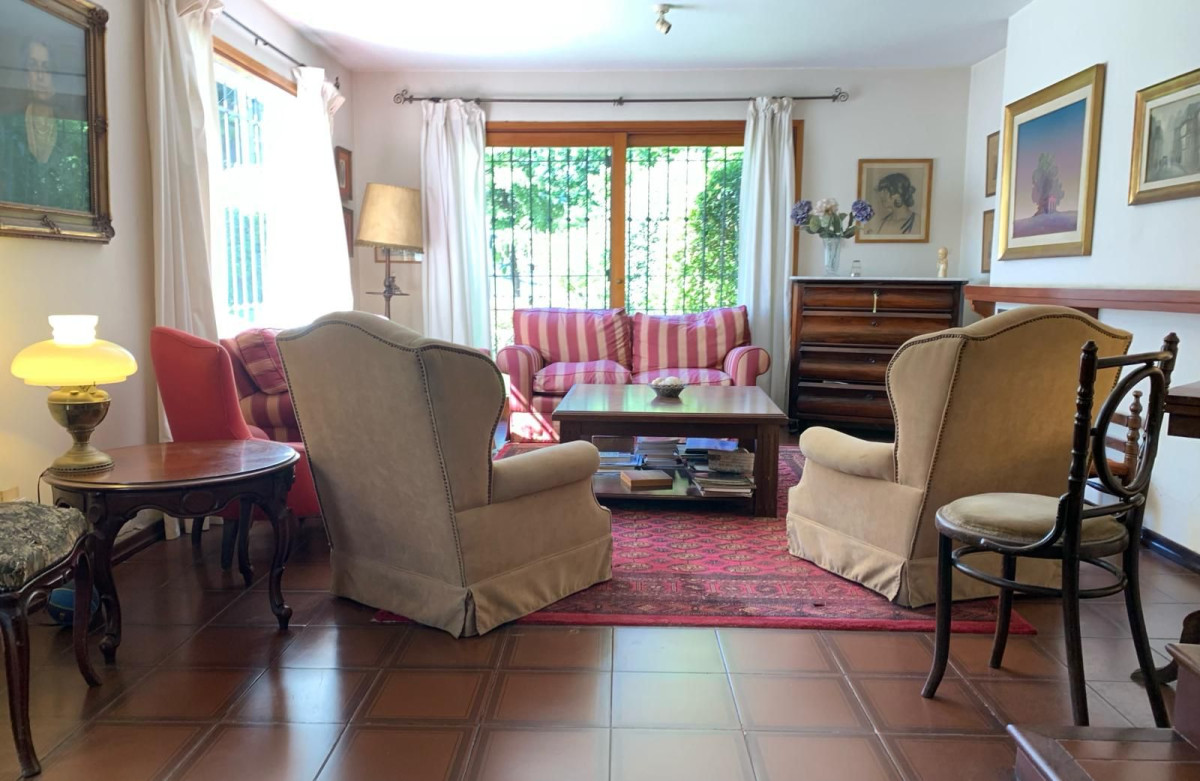 Casa ID.3180 - Venta Casa 3 Dormitorios Carrasco Norte Jardín Cochera 