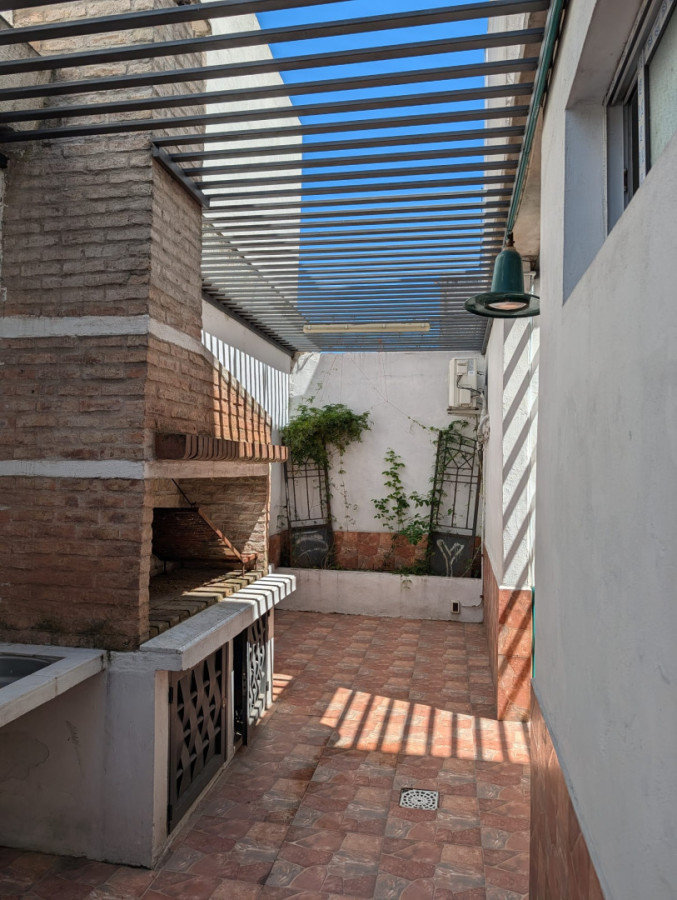 Casa ID.5946 - Alquiler o Venta Casa ideal Empresa La Blanqueada 160m2