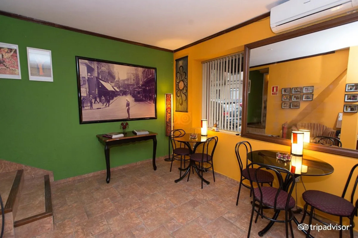 Casa ID.4852 - Venta Hotel Iberia Centro Montevideo Inversión