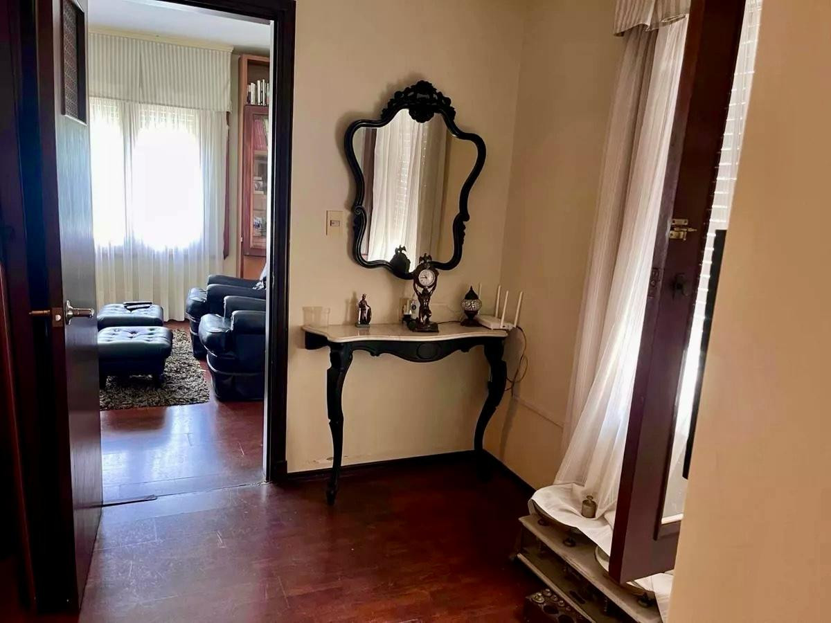 Casa ID.4588 - Venta Casa 5 Dormitorios Malvin con Piscina Barbacoa y Garaje