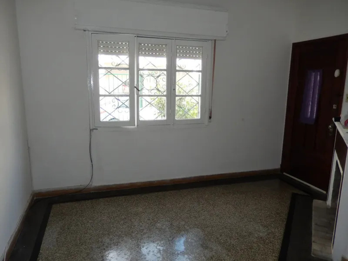 Casa ID.6417 - Alquiler Casa 1 Dormitorio Buceo con patio y cochera