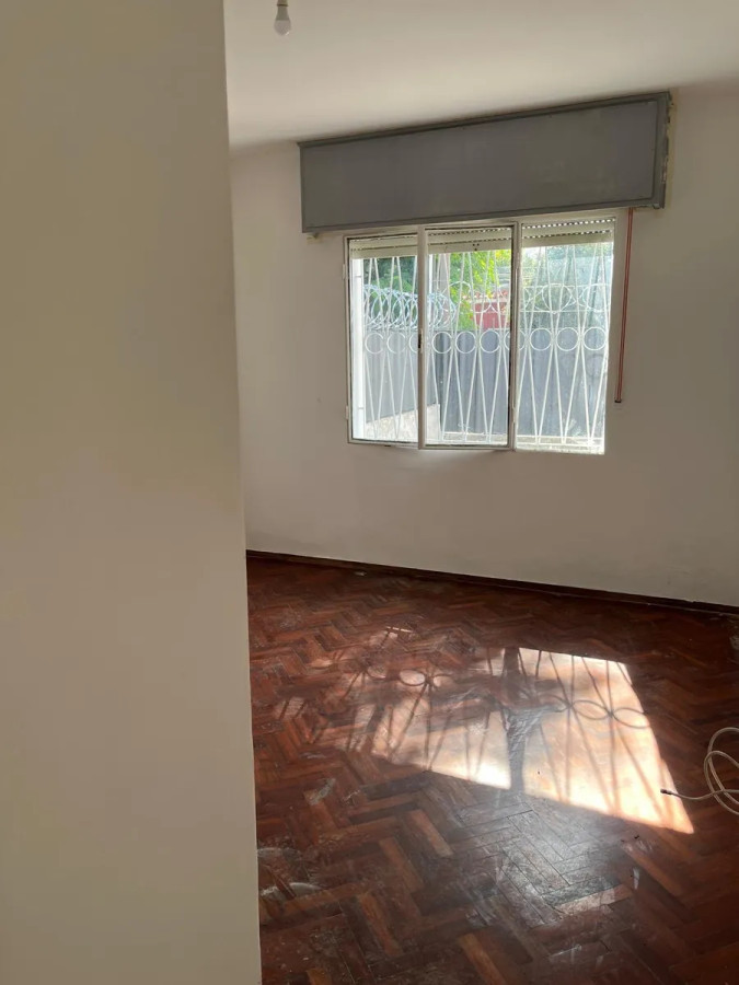 Casa ID.5018 - Venta Casa 2 Dormitorios Villa Española con jardin y cochera