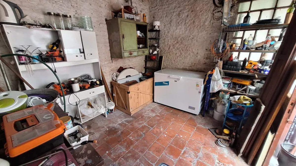 Casa ID.5676 - Venta Casa 3 Dormitorios La Comercial con patio y cochera