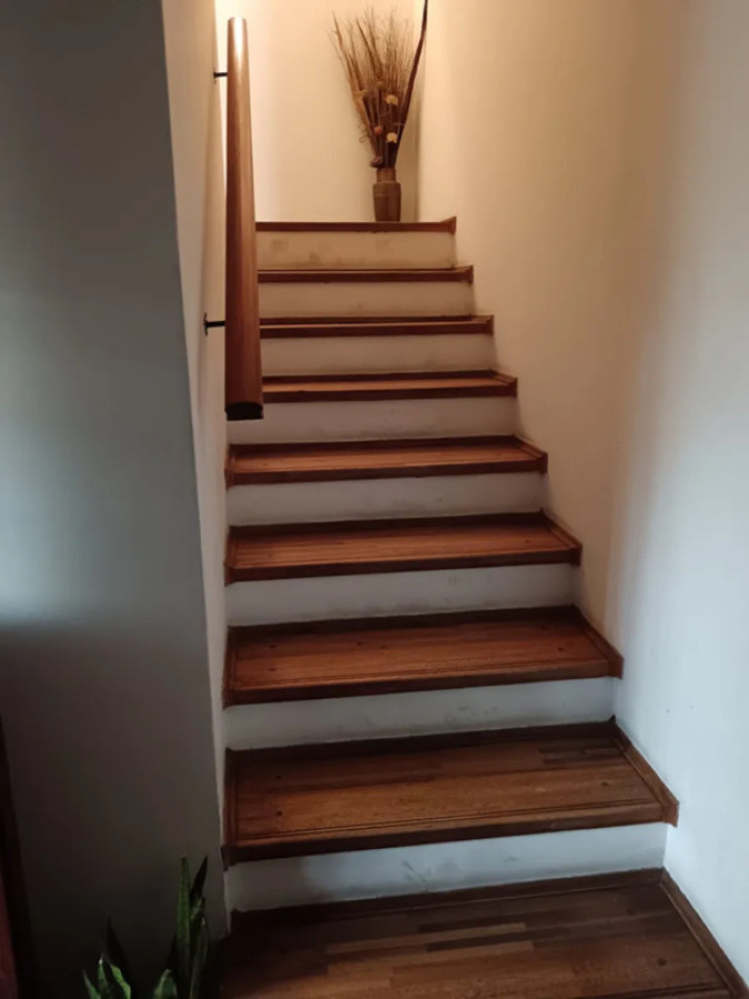 Casa ID.5763 - Venta Gran Casa Padron Unico 5 Dormitorios Cochera y Terraza